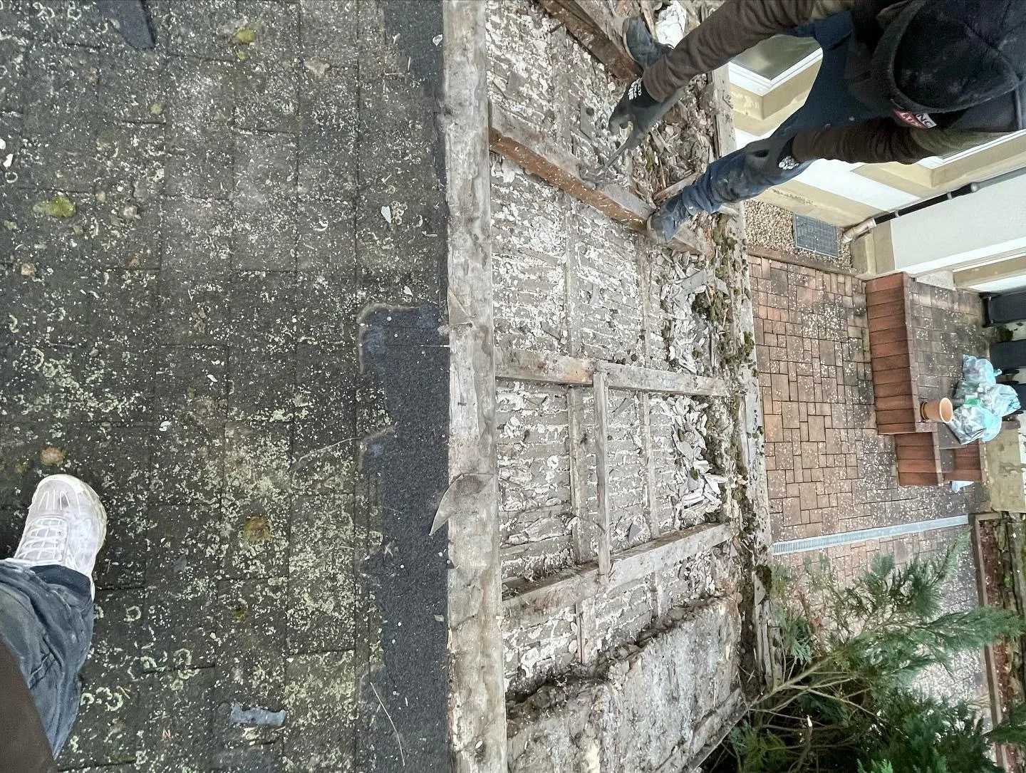 État d'une charpente avant travaux de réfection au Luxembourg, photographie 1