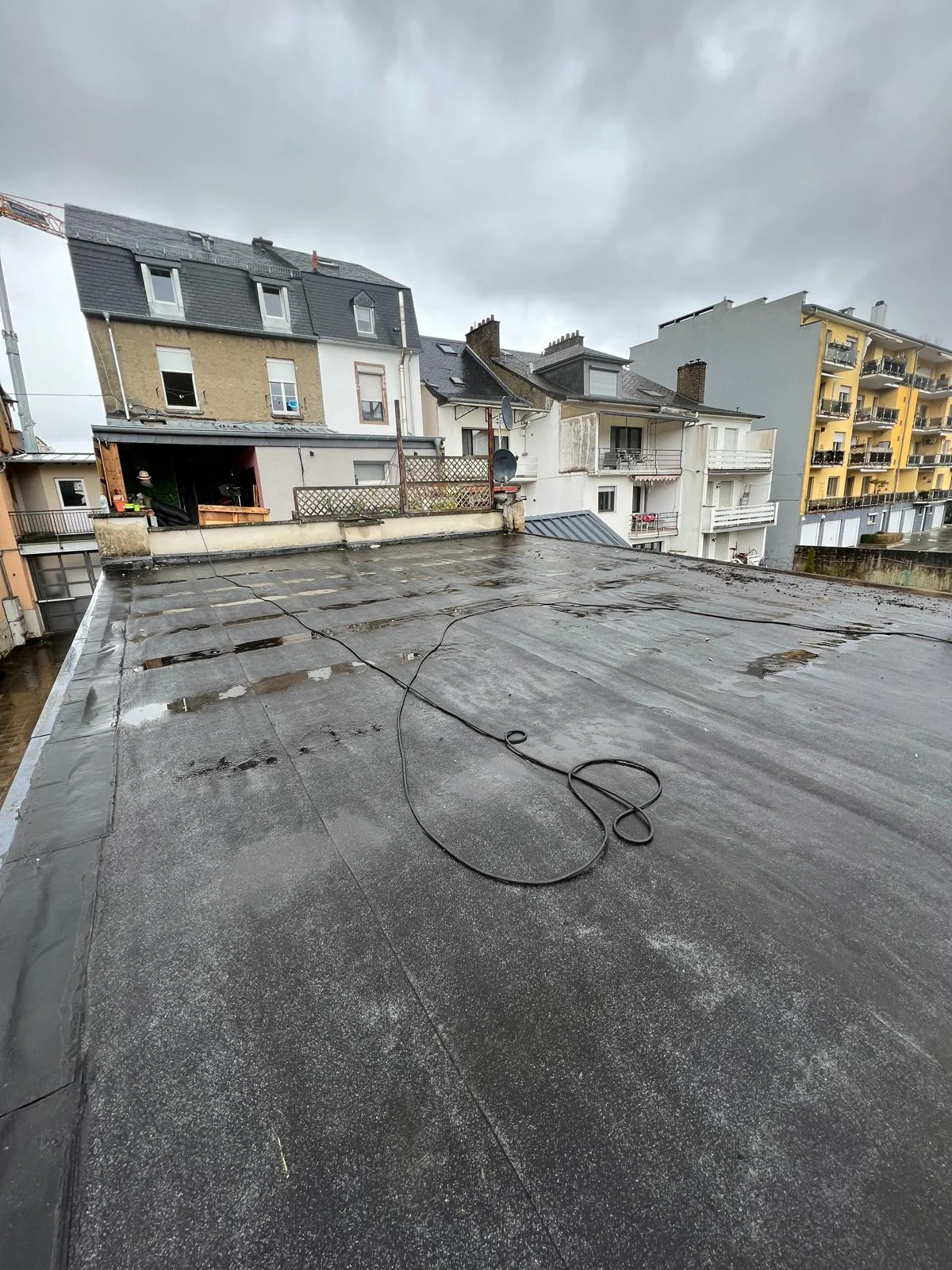 Toiture avant travaux de réfection d'étanchéité au Luxembourg, photographie 2
