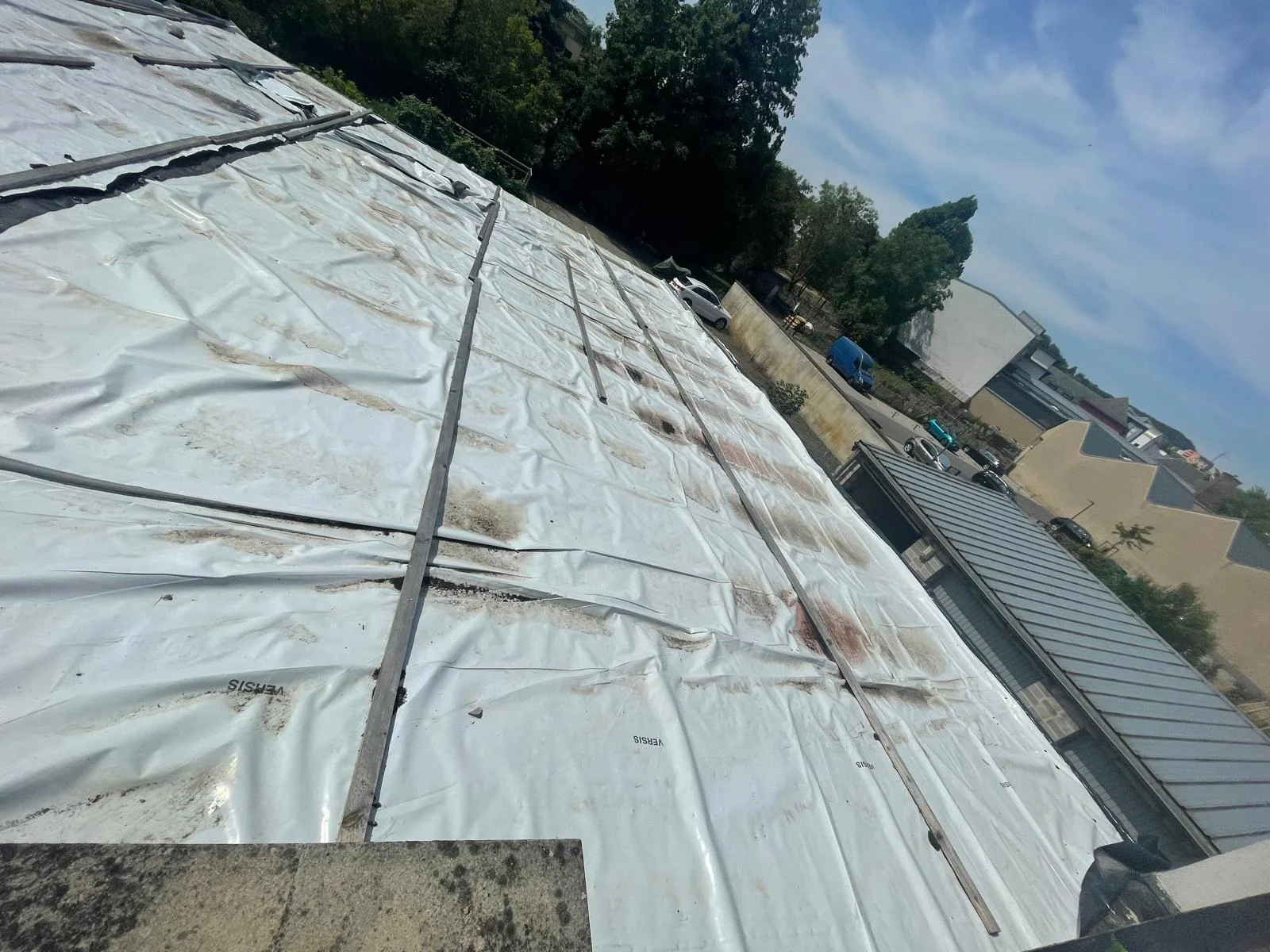 Travaux de bâchage de toiture au Luxembourg par Schroeder Toiture, photographie 1