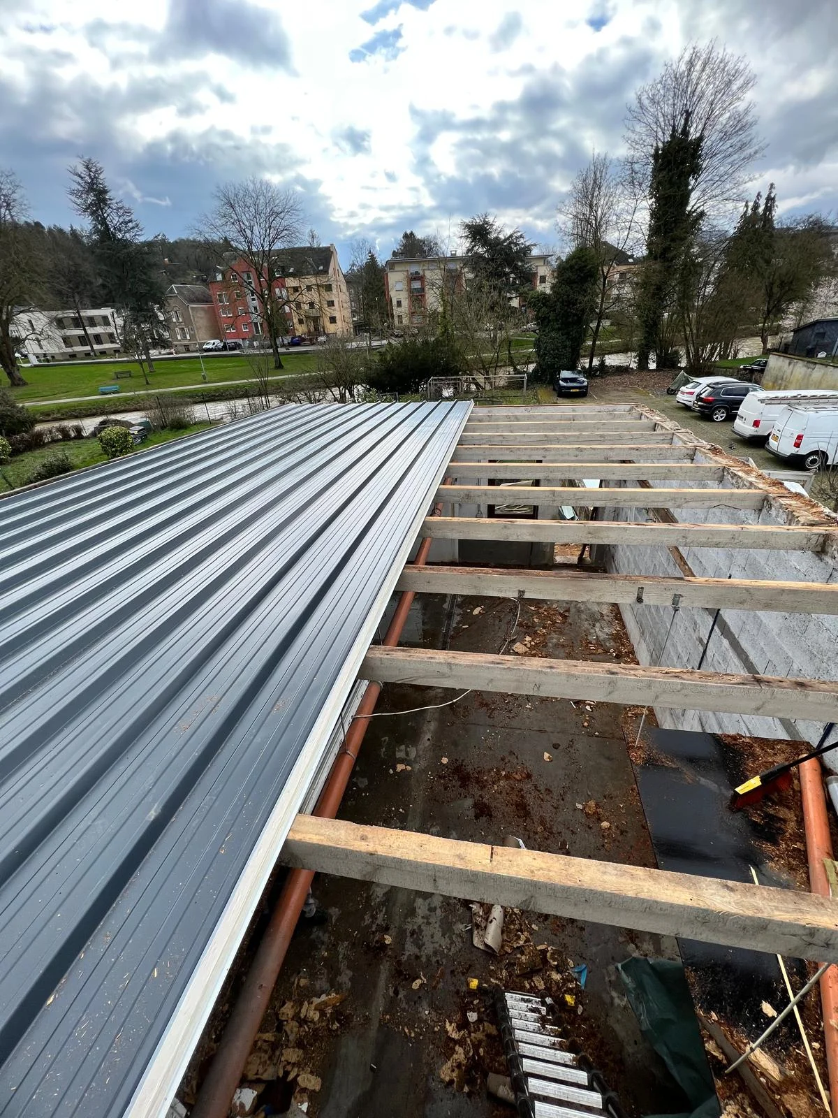 Travaux d'étanchéité de toiture en cours au Luxembourg, photographie 5