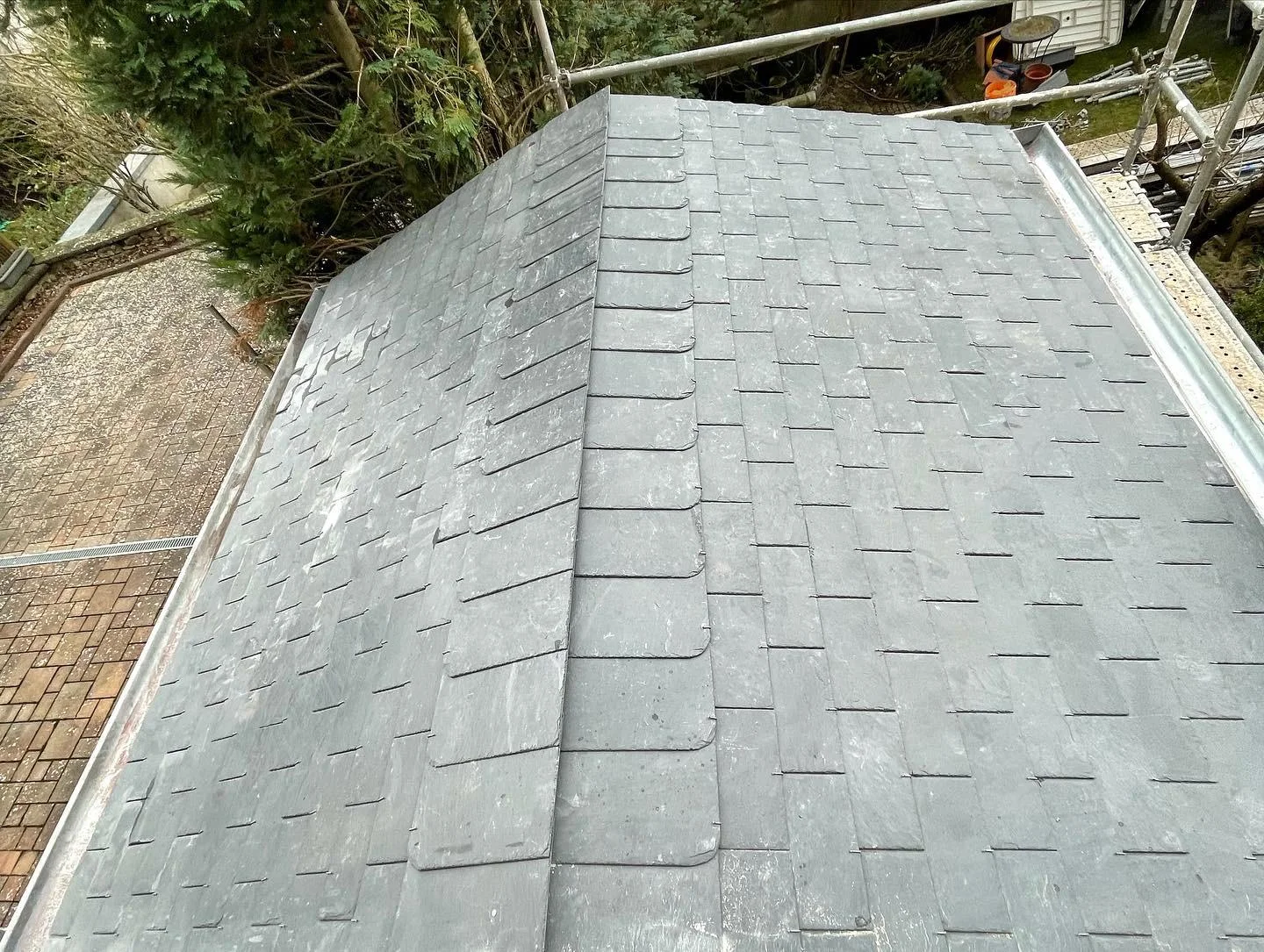 Chantier de réfection de toiture illustrant les travaux de couverture